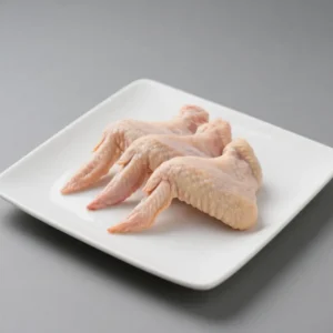 alas de pollo frescas crudas listas para cocinar al horno o fritas